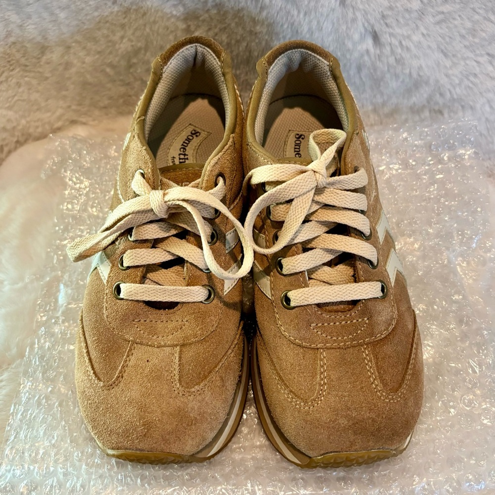 Sketchers Sneakers - Picture 4 of 6